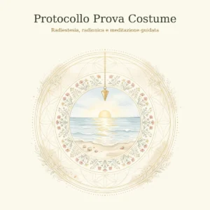 Mare calmo al tramonto con conchiglie sulla sabbia, pendolo dorato e corona di fiori in un mandala: Protocollo Prova Costume